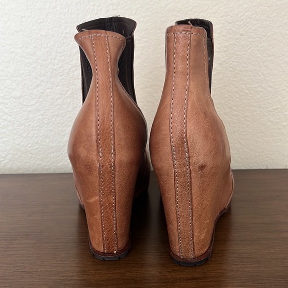 Kork-Ease tan leather wedge booties - Picture 4 of 7